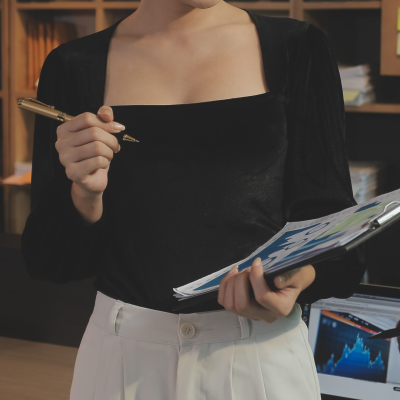 businesswoman-using-laptop-work-cafe